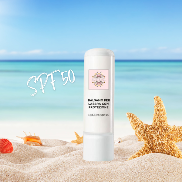 Stick labbra con SPF 50 che protegge da sole, vento e salsedine. Nutre e ripara grazie alla combinazione di oli e burri vegetali. Labbra morbide, idratate e protette a lungo.